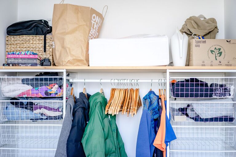 How to Store Seasonal Clothes Efficiently: Tips for Organized Wardrobes